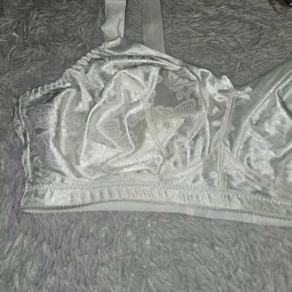 NWT Bali Women's Wirefree Bra Size 38DD White Floral Paisley Print Set of 2 Vtg